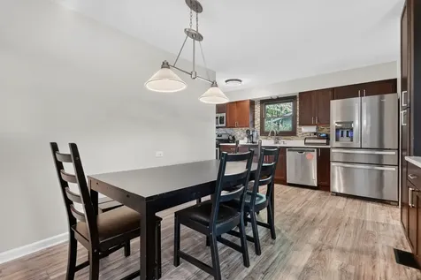 230 Fleetwood Lane Elk Grove Village IL 60007