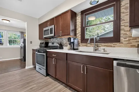 230 Fleetwood Lane Elk Grove Village IL 60007