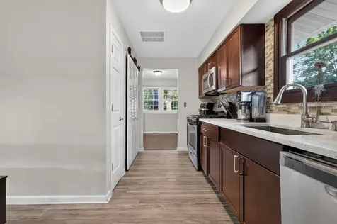230 Fleetwood Lane Elk Grove Village IL 60007