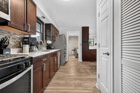 230 Fleetwood Lane Elk Grove Village IL 60007