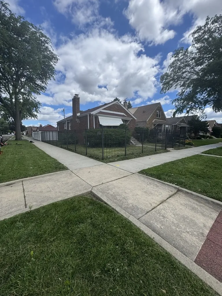 3258 West 84th Street Chicago IL 60652