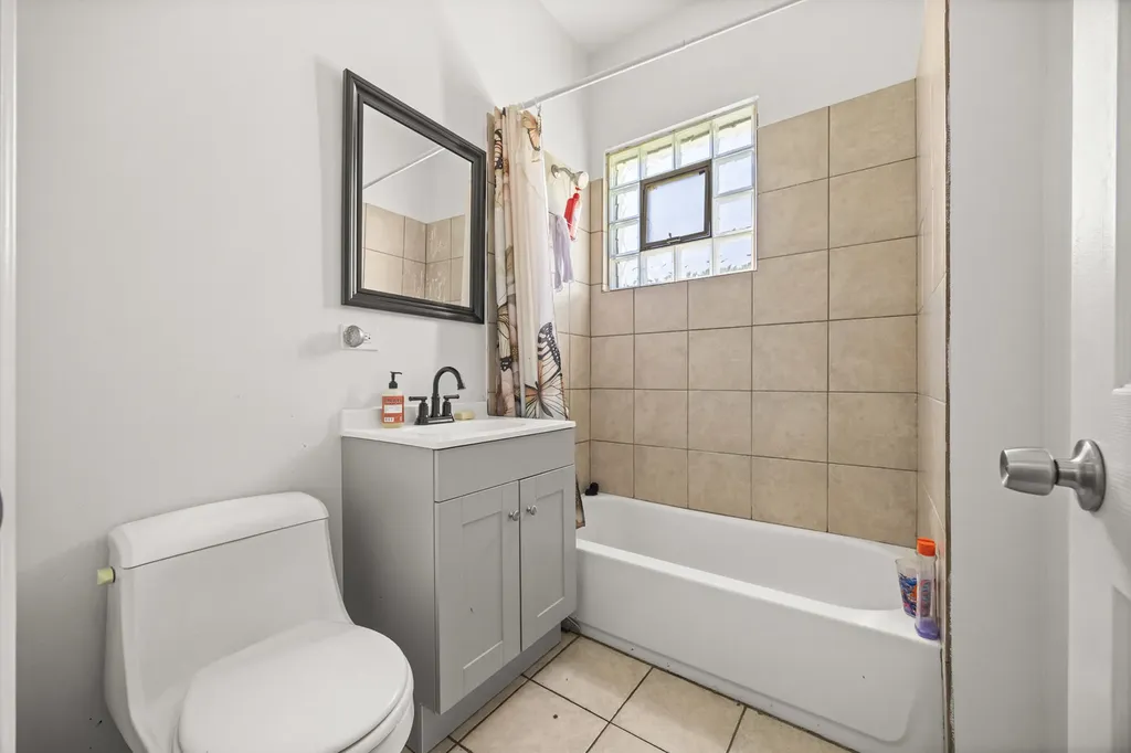4947 South Laflin Street Chicago IL 60609