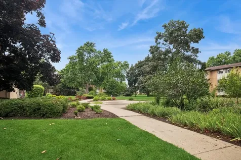 940 Beau Drive Des Plaines IL 60016
