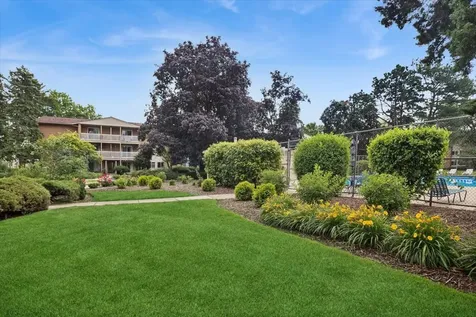 940 Beau Drive Des Plaines IL 60016
