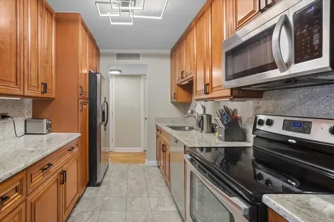 940 Beau Drive Des Plaines IL 60016