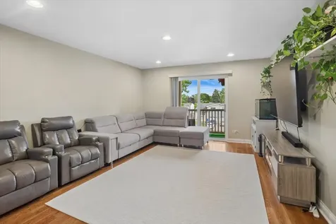 940 Beau Drive Des Plaines IL 60016