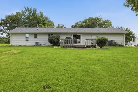 423 Wayne Rochelle IL 61068