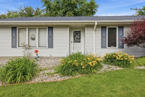 423 Wayne Rochelle IL 61068