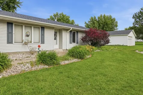 423 Wayne Rochelle IL 61068