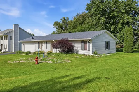 423 Wayne Rochelle IL 61068