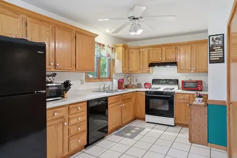 423 Wayne Rochelle IL 61068