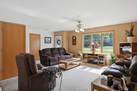 423 Wayne Rochelle IL 61068