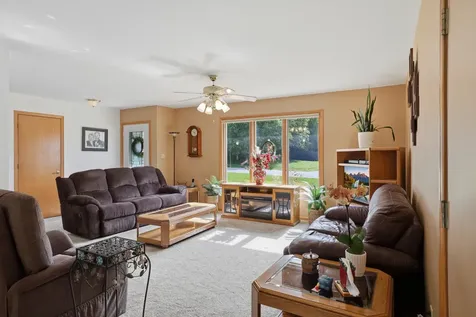 423 Wayne Rochelle IL 61068