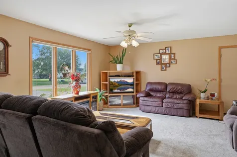 423 Wayne Rochelle IL 61068