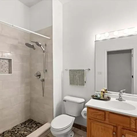 950 West Leland Avenue Chicago IL 60640
