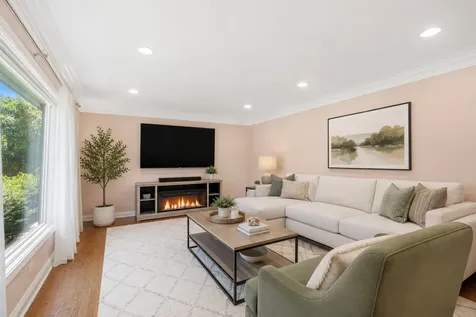 802 East Hackberry Drive Arlington Heights IL 60004