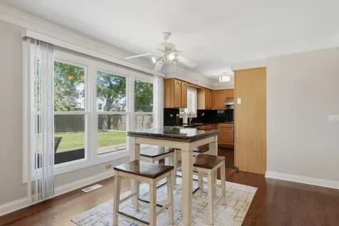 802 East Hackberry Drive Arlington Heights IL 60004