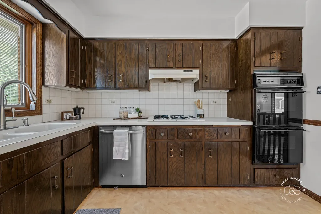 18W088 Claremont Drive Darien IL 60561