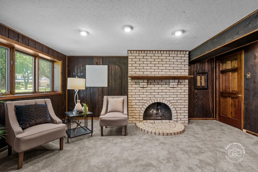 18W088 Claremont Drive Darien IL 60561