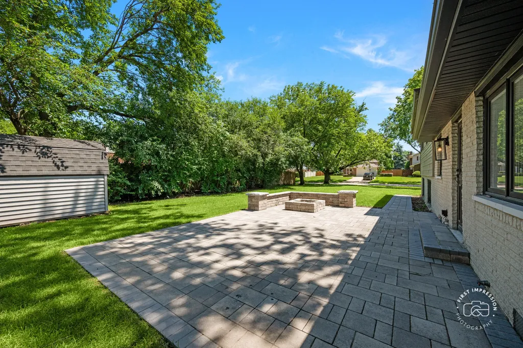 18W088 Claremont Drive Darien IL 60561