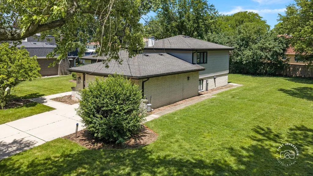 18W088 Claremont Drive Darien IL 60561