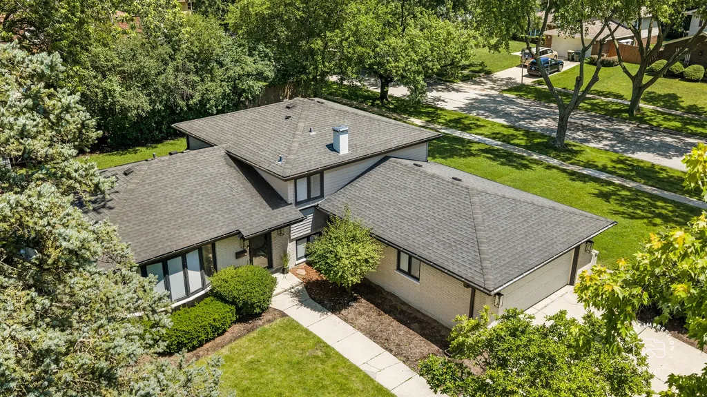 18W088 Claremont Drive Darien IL 60561