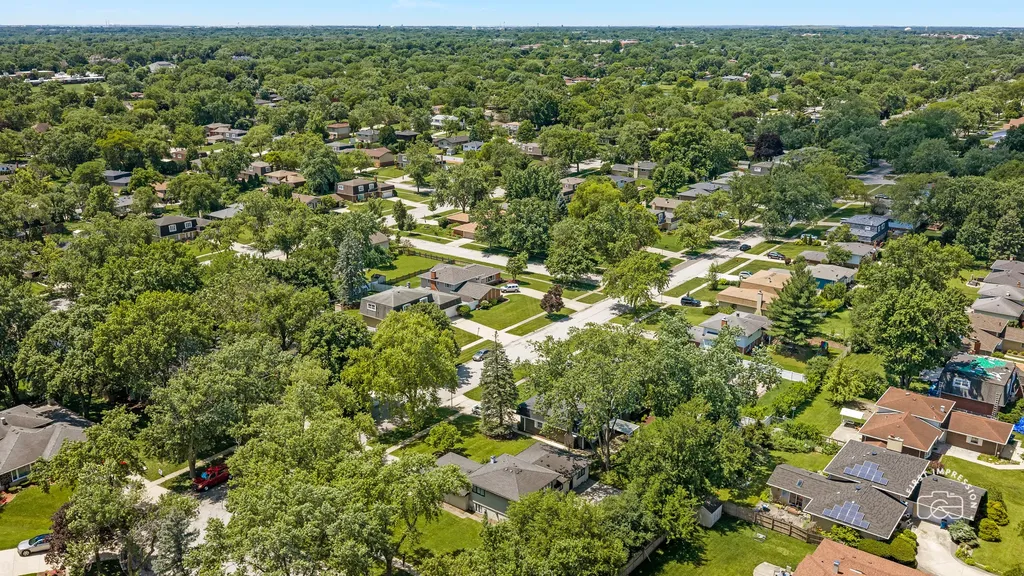 18W088 Claremont Drive Darien IL 60561