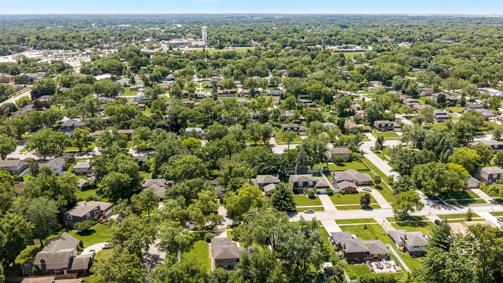 18W088 Claremont Drive Darien IL 60561