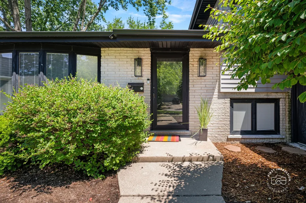 18W088 Claremont Drive Darien IL 60561