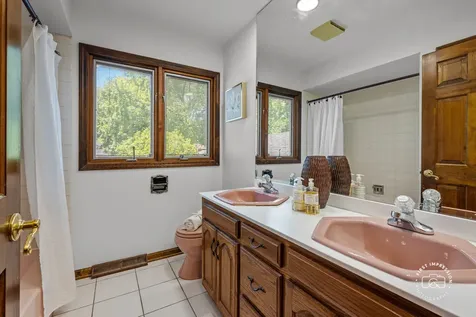18W088 Claremont Drive Darien IL 60561