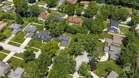 18W088 Claremont Drive Darien IL 60561