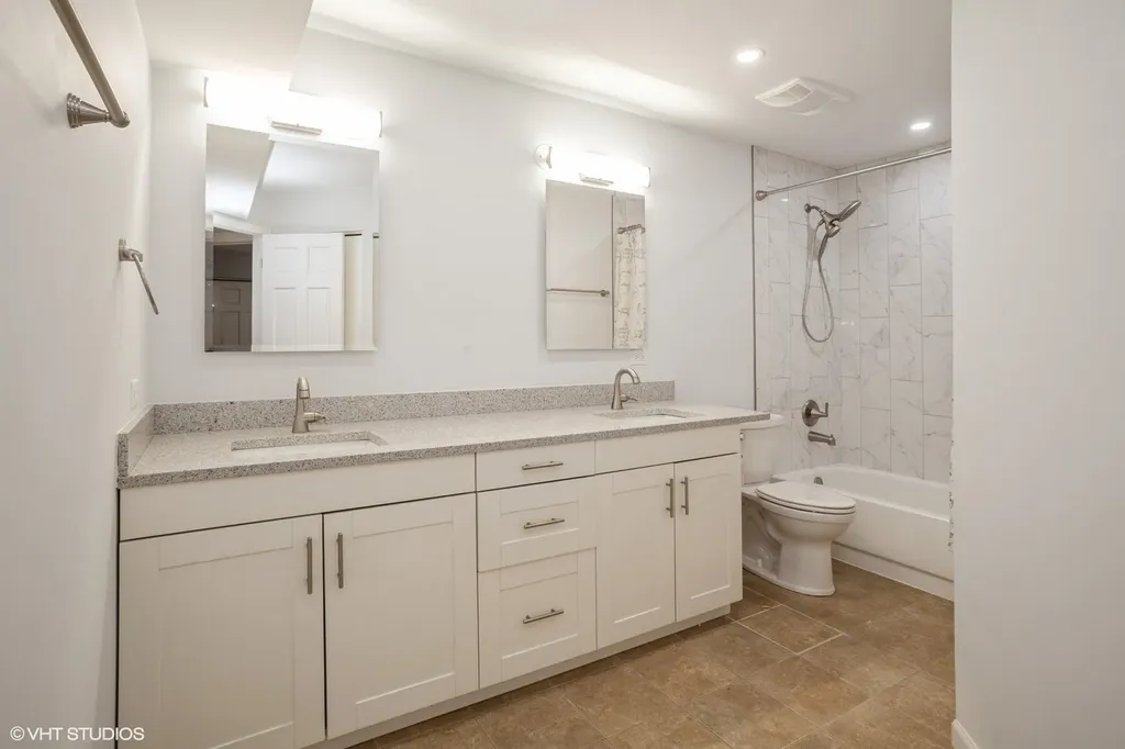 1051 Rockport Drive Carol Stream IL 60188