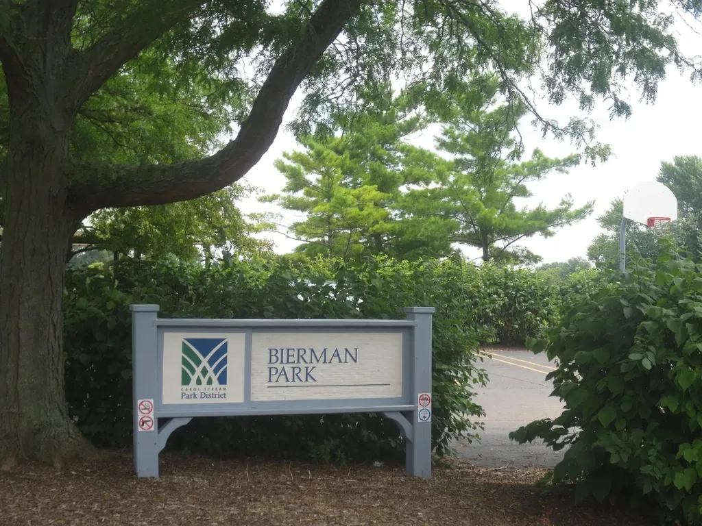 1051 Rockport Drive Carol Stream IL 60188