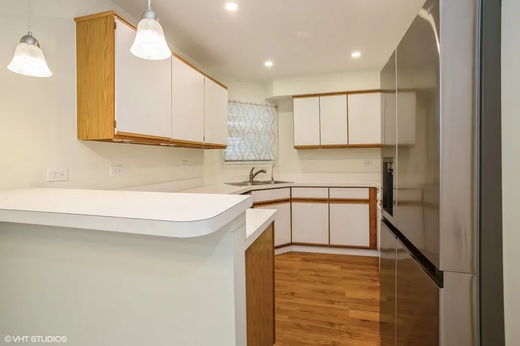 1051 Rockport Drive Carol Stream IL 60188