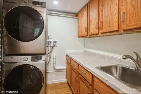 1051 Rockport Drive Carol Stream IL 60188