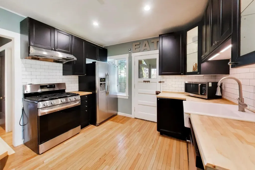 322 Oak Circle Wilmette IL 60091