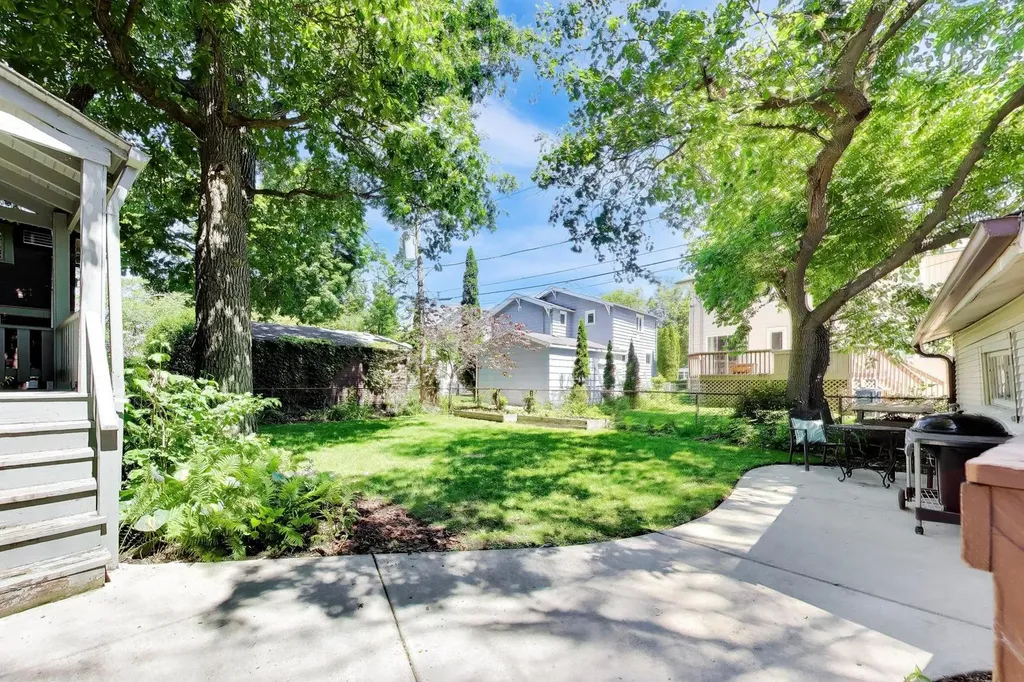 322 Oak Circle Wilmette IL 60091