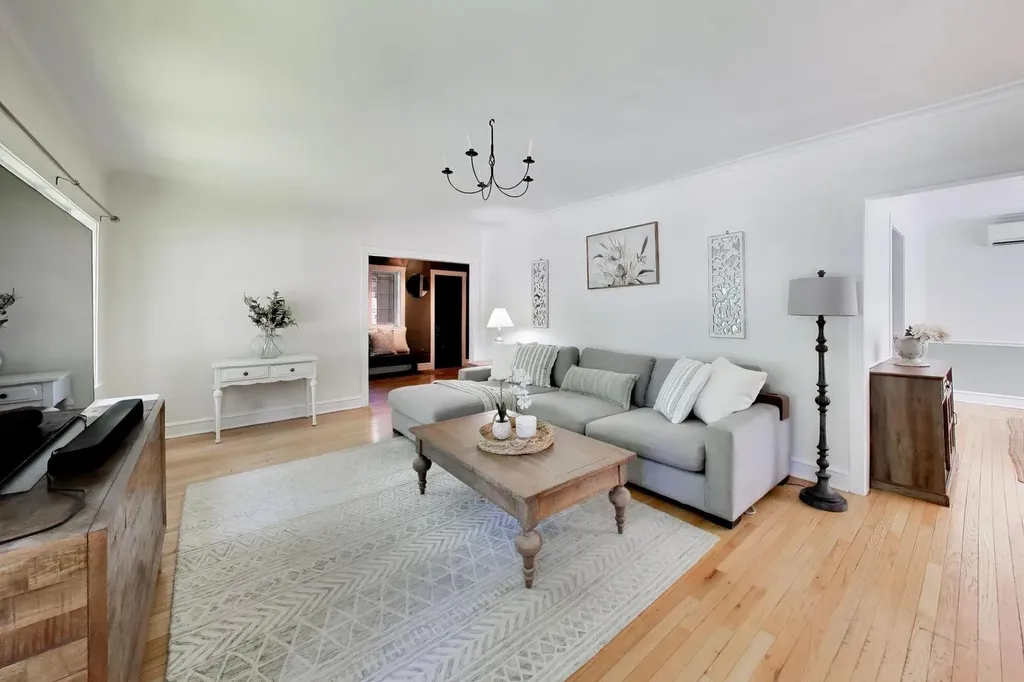 322 Oak Circle Wilmette IL 60091