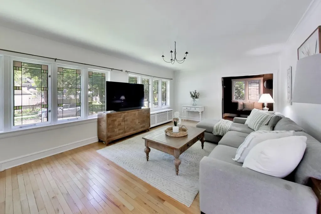 322 Oak Circle Wilmette IL 60091