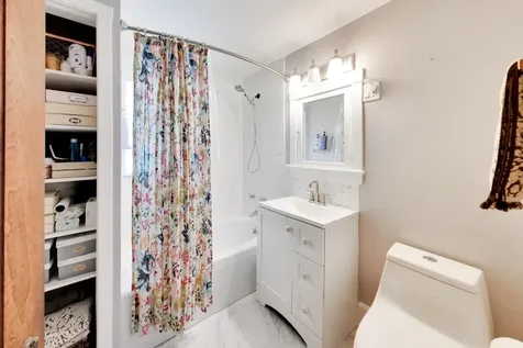 322 Oak Circle Wilmette IL 60091