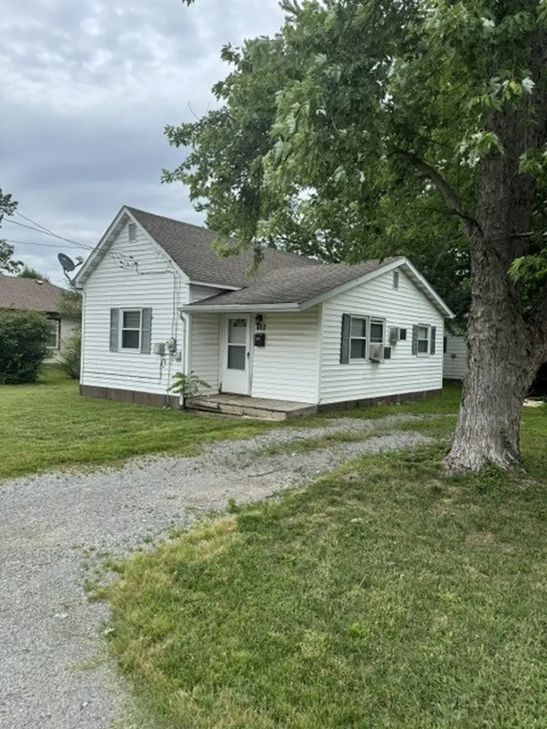105 South 3rd Street Marion IL 62959