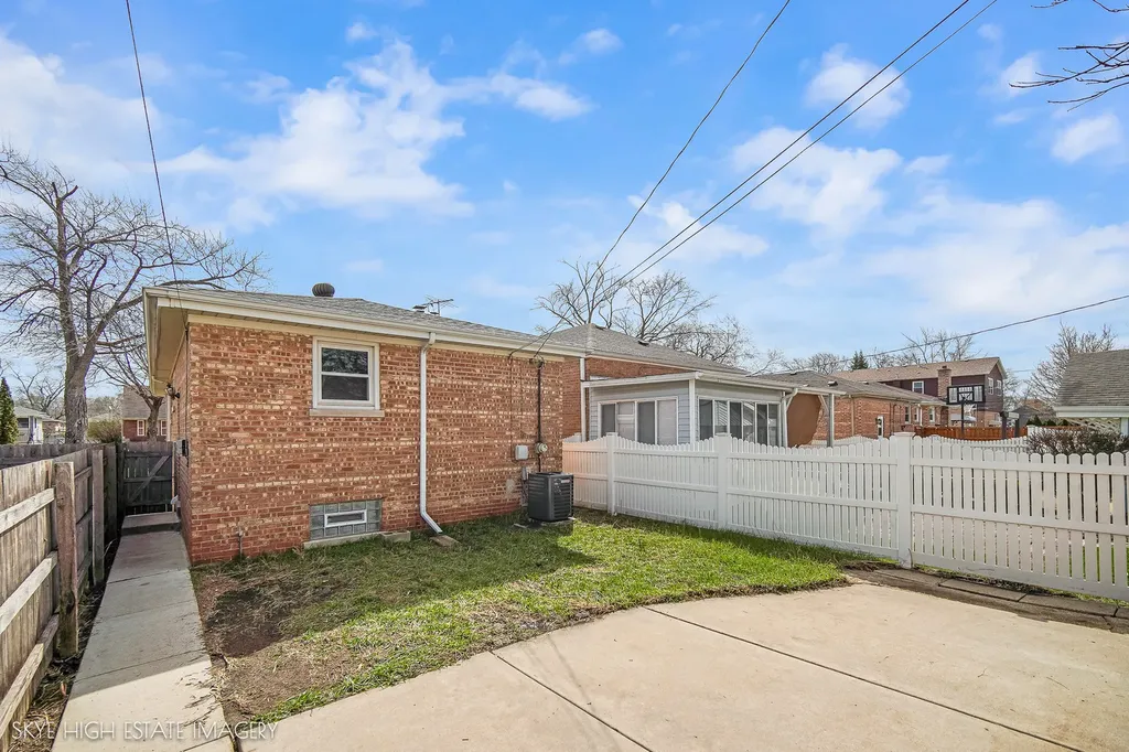 11232 South Albany Avenue Chicago IL 60655
