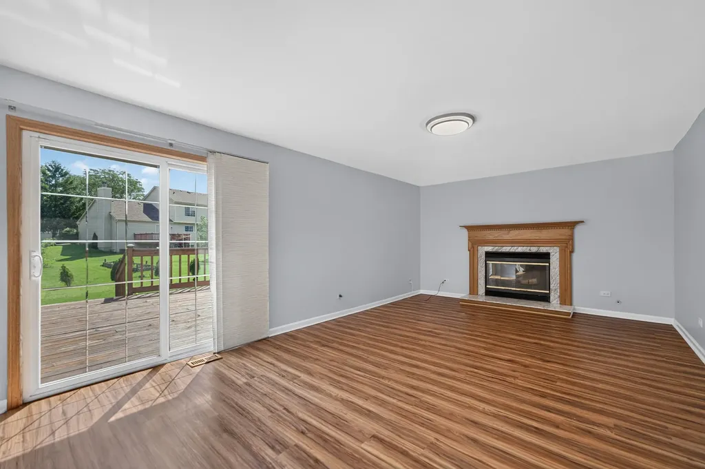 1093 Brighton Drive Carol Stream IL 60188