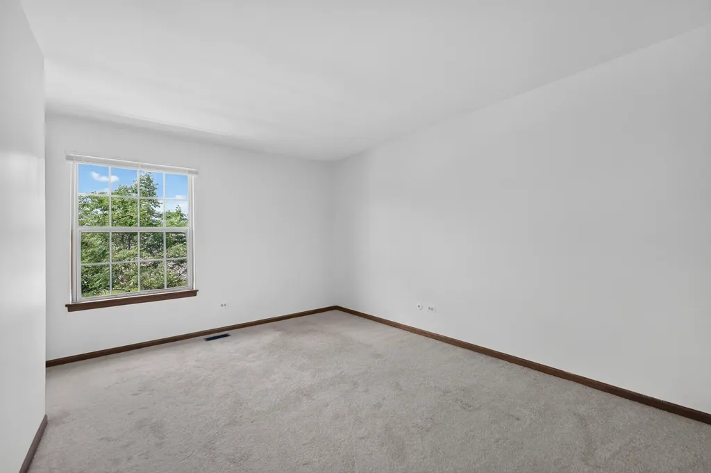 1093 Brighton Drive Carol Stream IL 60188