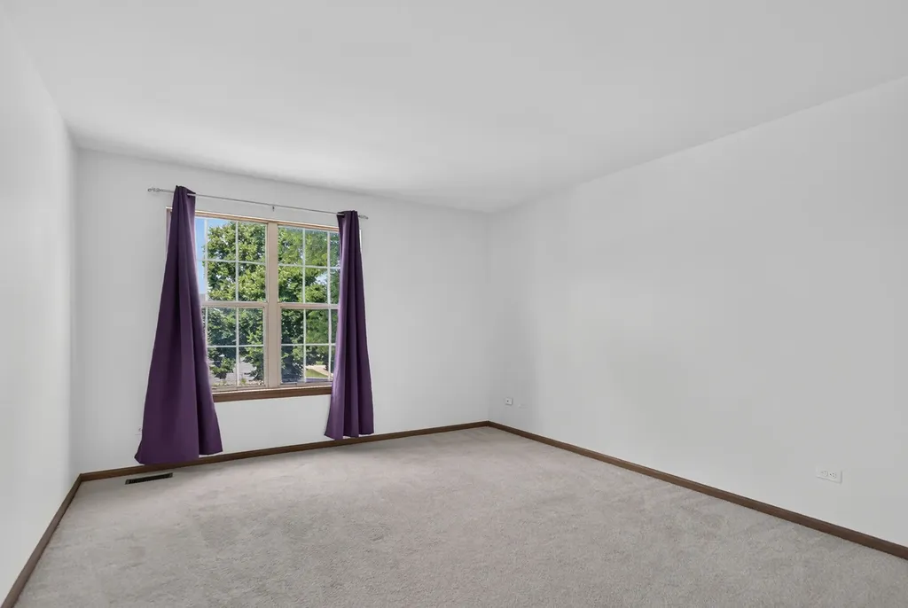 1093 Brighton Drive Carol Stream IL 60188