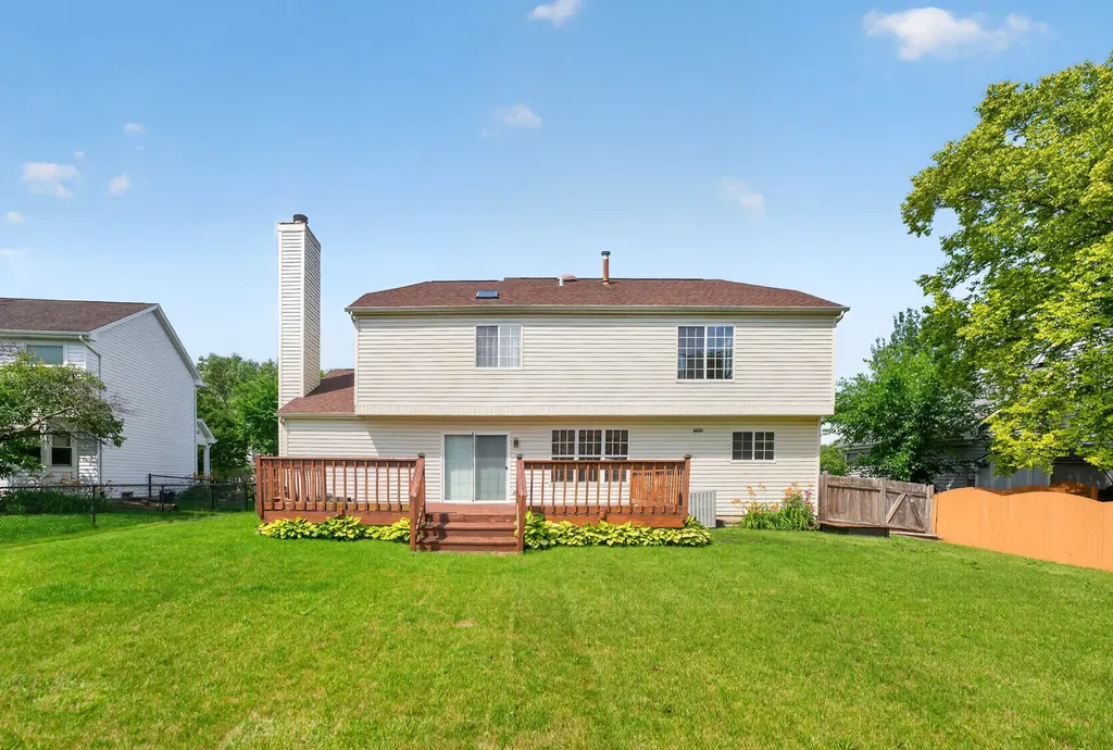 1093 Brighton Drive Carol Stream IL 60188