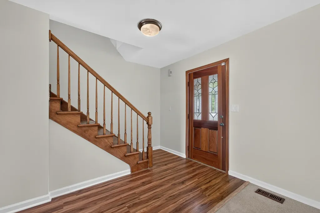 1093 Brighton Drive Carol Stream IL 60188