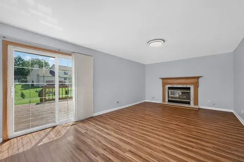 1093 Brighton Drive Carol Stream IL 60188