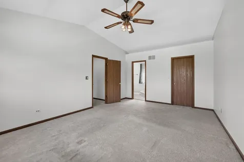 1093 Brighton Drive Carol Stream IL 60188