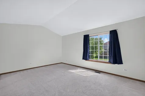 1093 Brighton Drive Carol Stream IL 60188